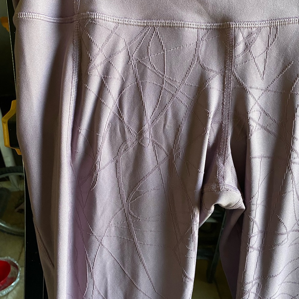 Under Armour Heat Gear Capri leggings lightly used